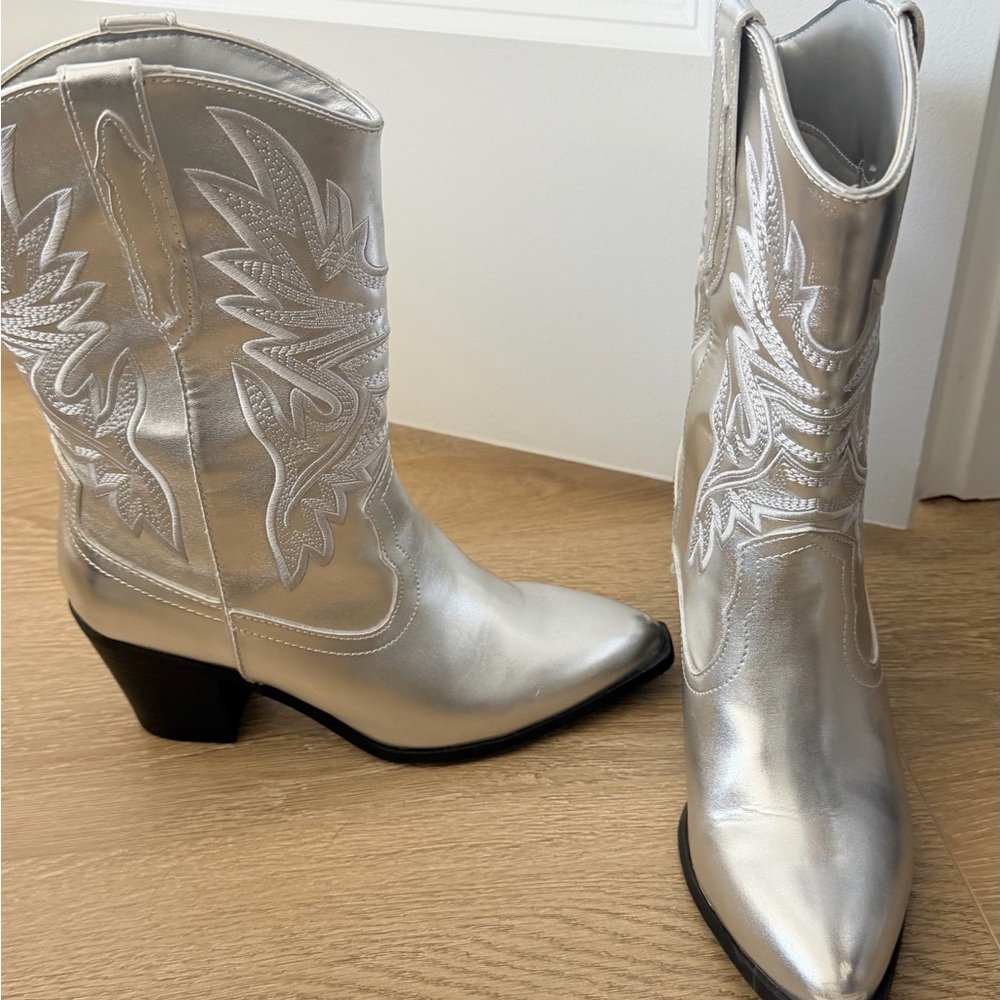 Silver Western-Style Women's Boots